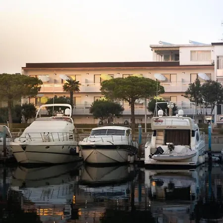 Апартаменты Bright Near The *