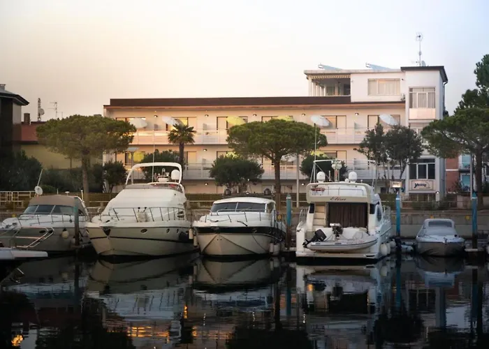 Апартаменты Bright Near The *