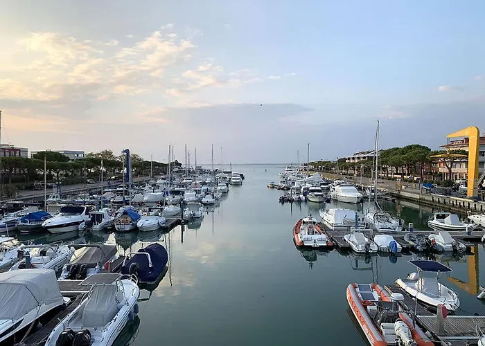 Апартаменты Bright Near The *